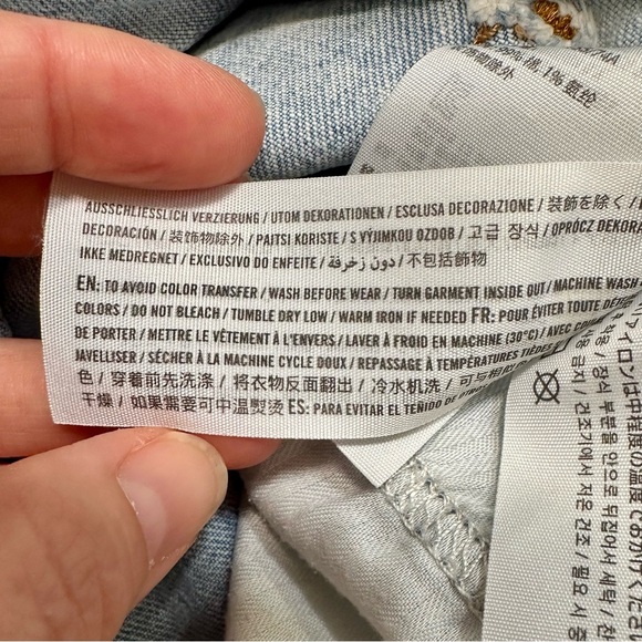 Abercrombie and Fitch the 90s baggy, low rise light wash jeans, size 29 - Picture 9 of 10